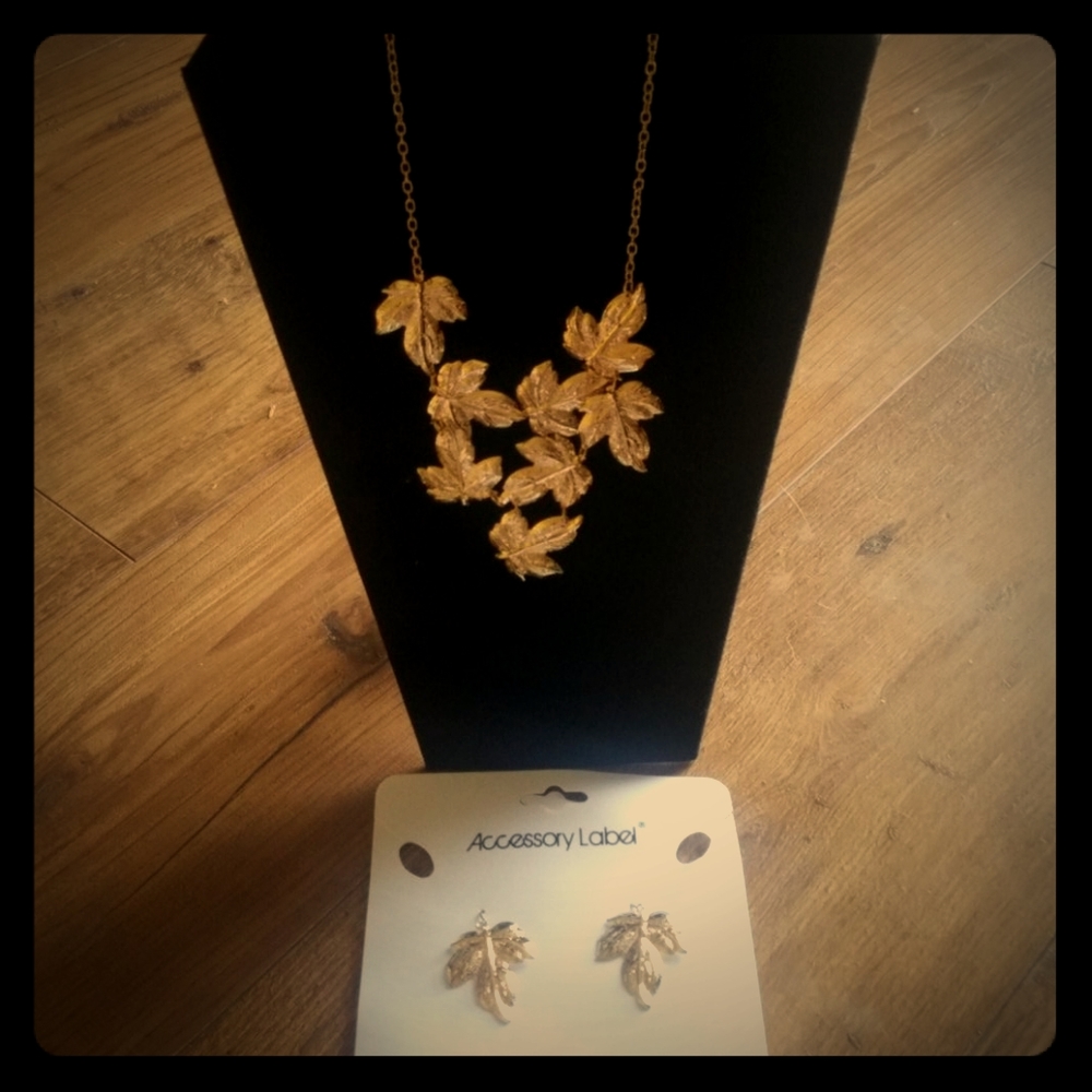 Long necklace gold leaves with matching earrings